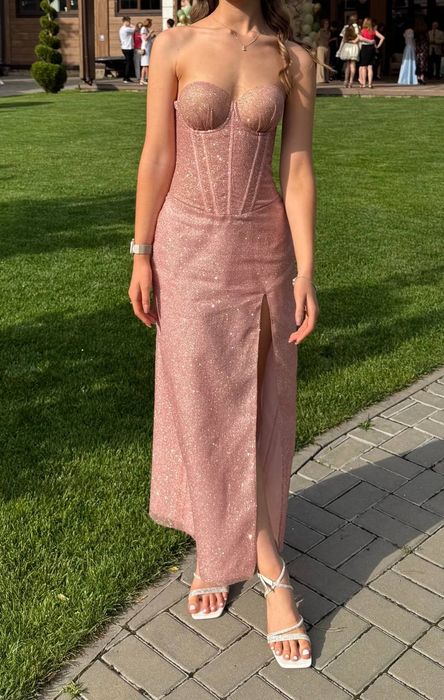 Випускна/святкова жіноча сукня