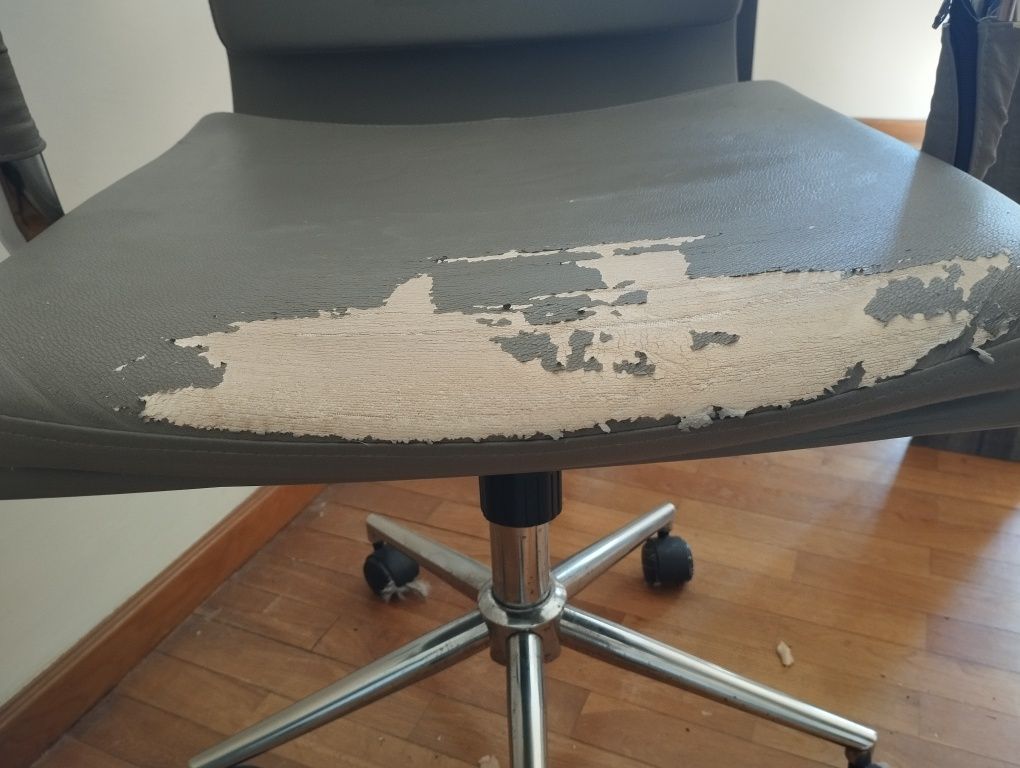 Secretária (129×68×73.5) com cadeira