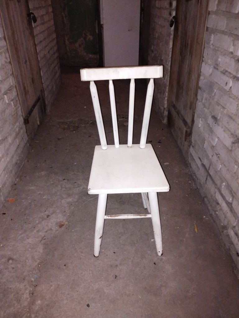 Stare krzesło do renowacji 30 zł sztuka