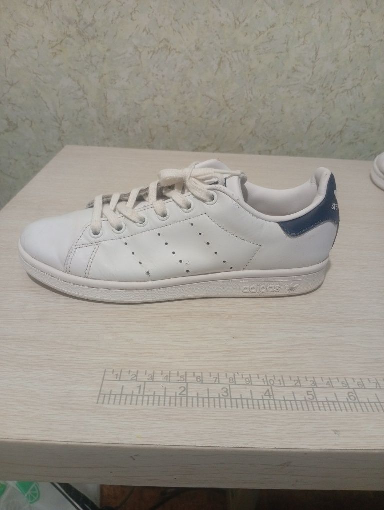 Жіночі взутя Adidas