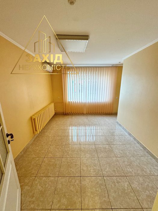 Продаж фасадного комерційного приміщення р-н Варшавського ринку