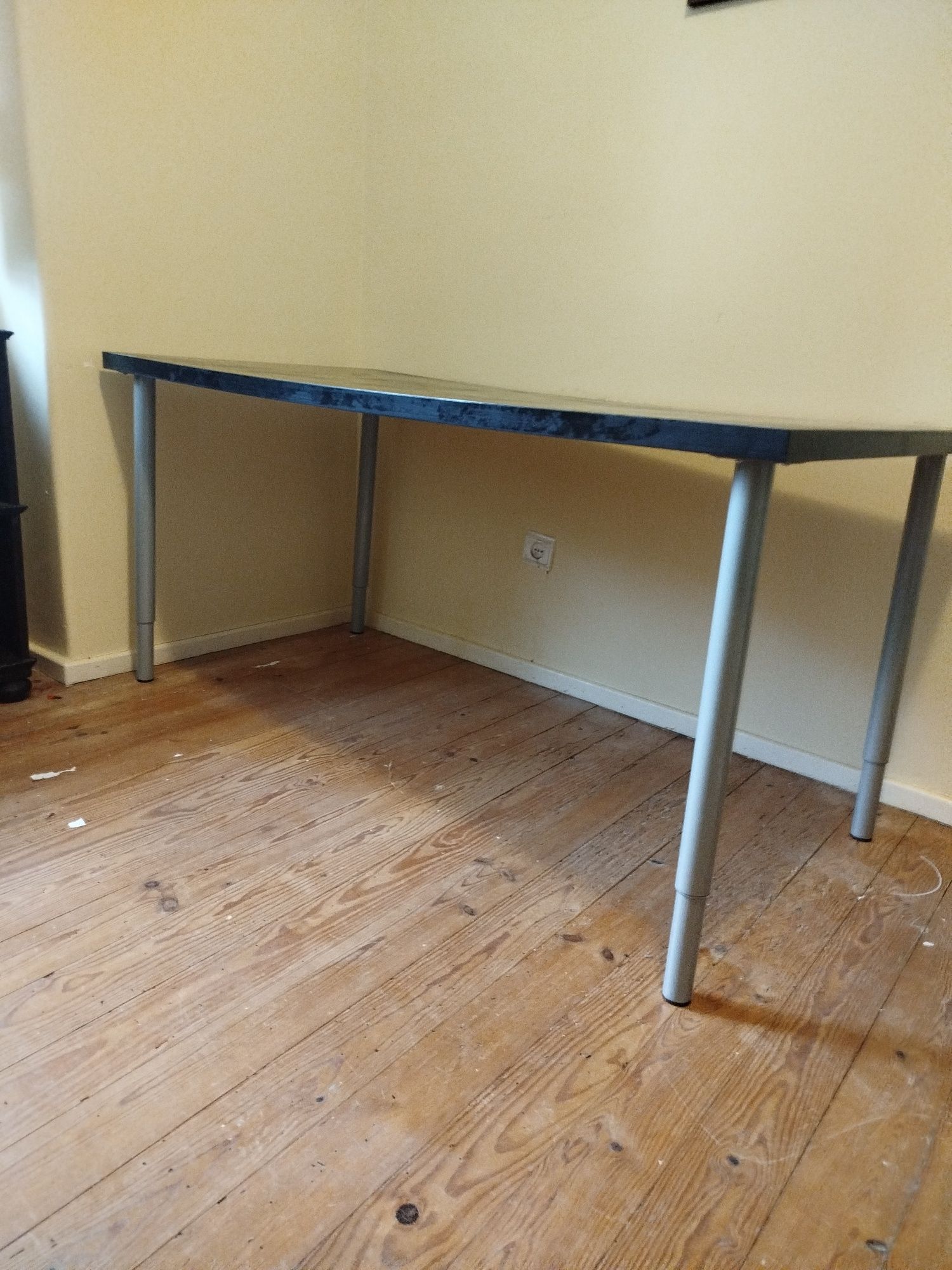 Secretária IKEA preto-castanho