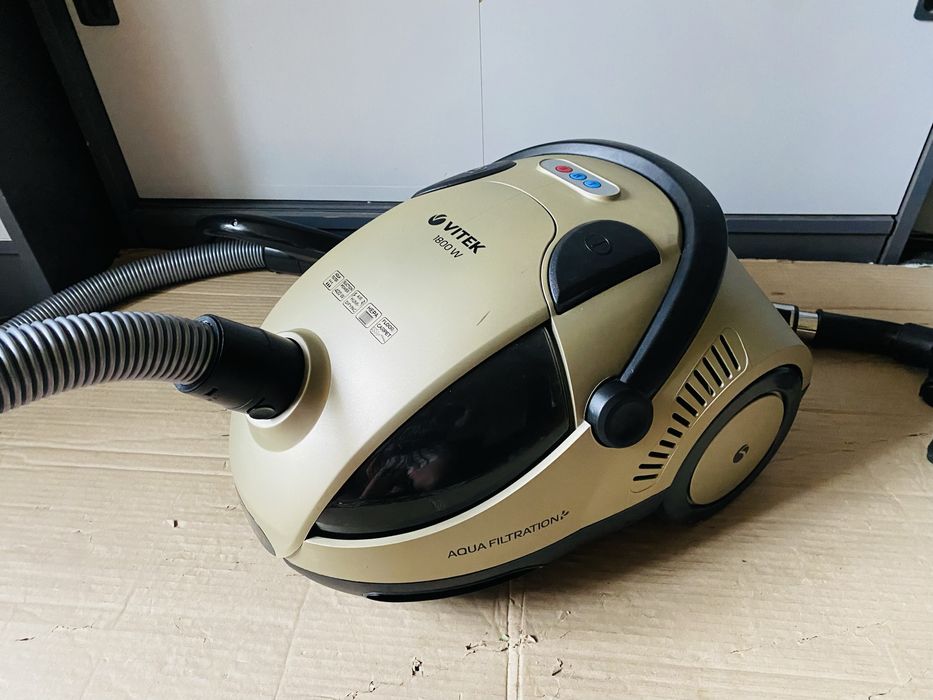 Продам пилосос Vitek 1800W аквафільтр