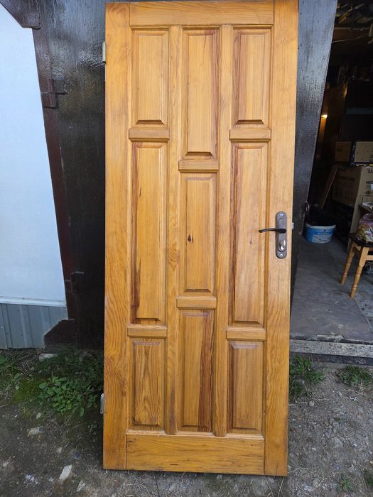 Двері дерев'яні вхідні