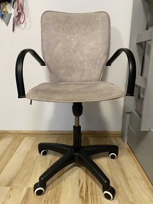 Krzeslo z oparciem szare ikea