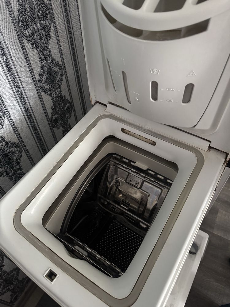 Пральна машина indesit WT80 вертикальна