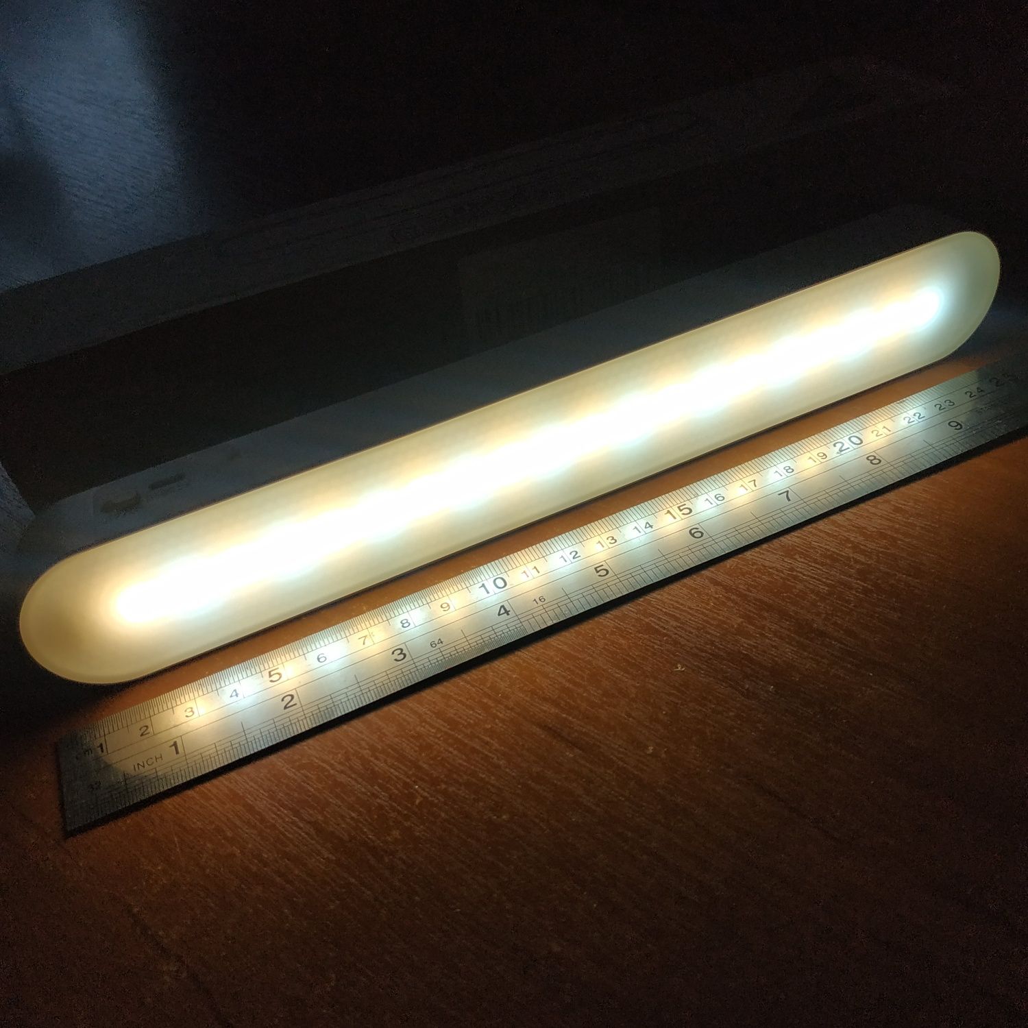 LED лампа аккумуляторная на магнитах 26 см
