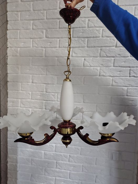 Люстра підвісна.