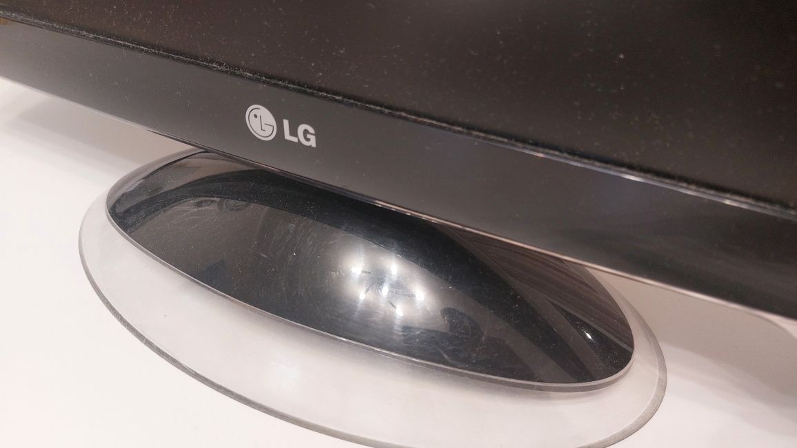 Монітор LG Flatron W2284F