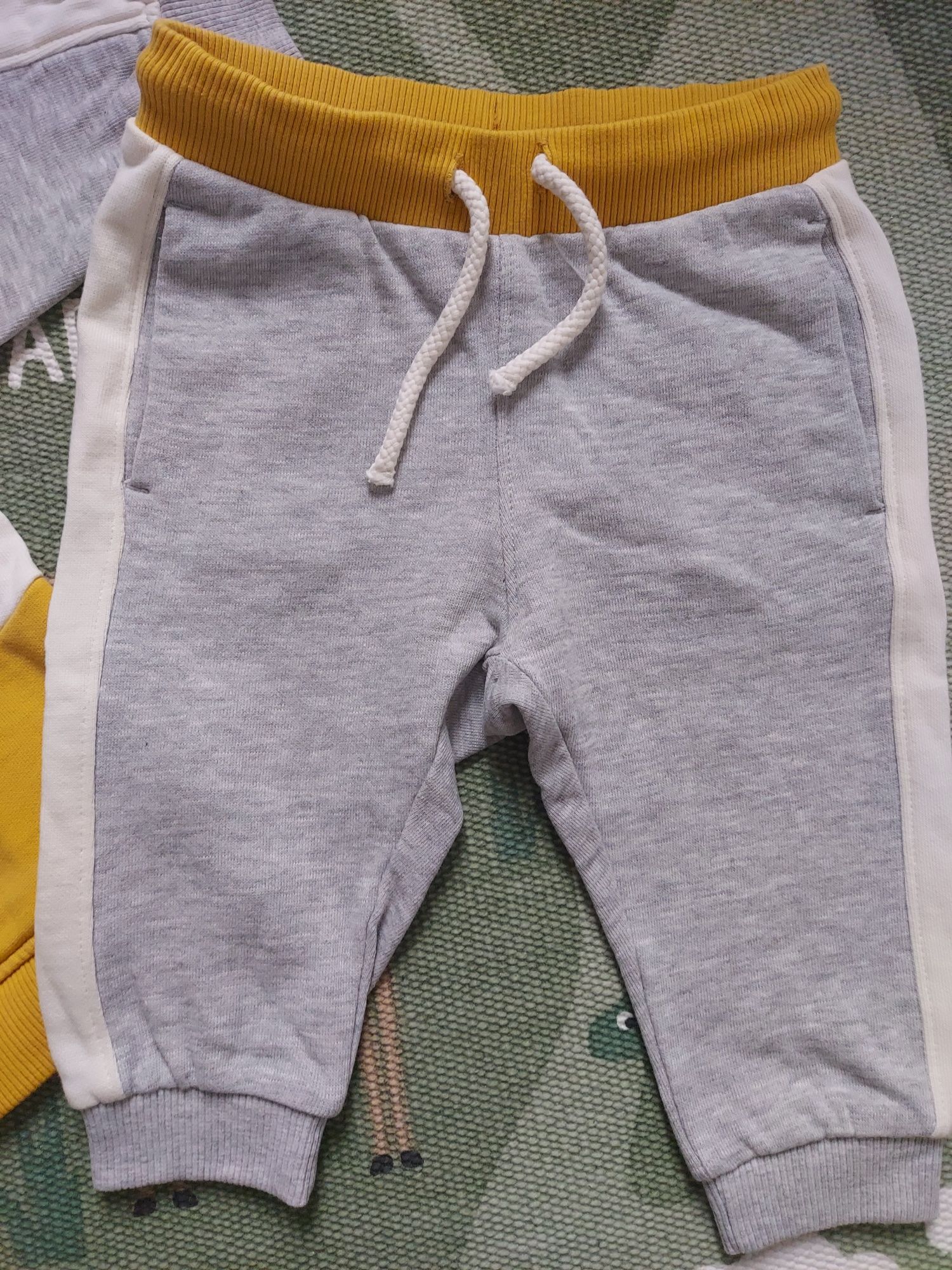 Zestaw marki H&M: dres niemowlęcy bluza i spodnie rozmiar 74
