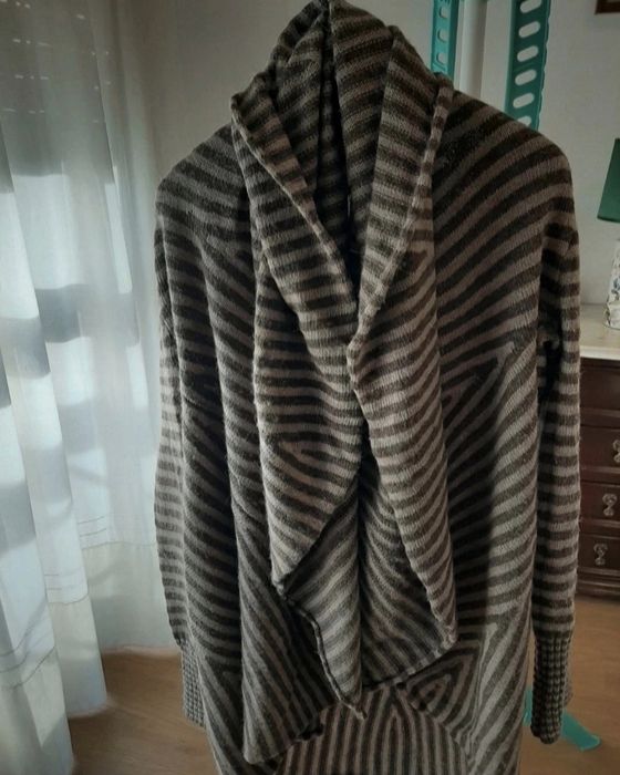 Casaco castanho num modelo muito giro