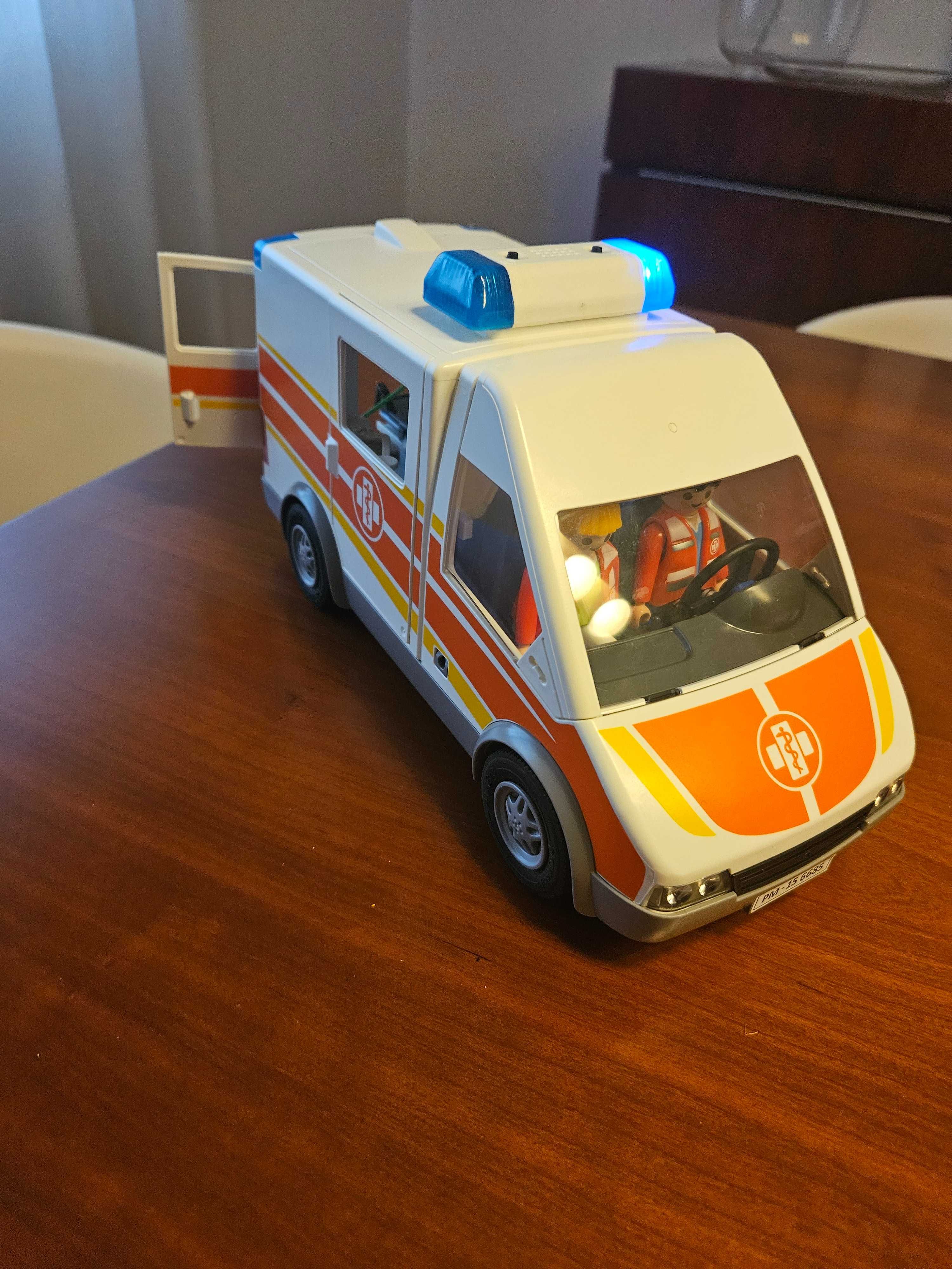 Ambulância playmobile