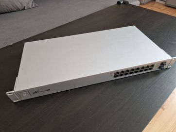 Switch Ubiquiti US-16