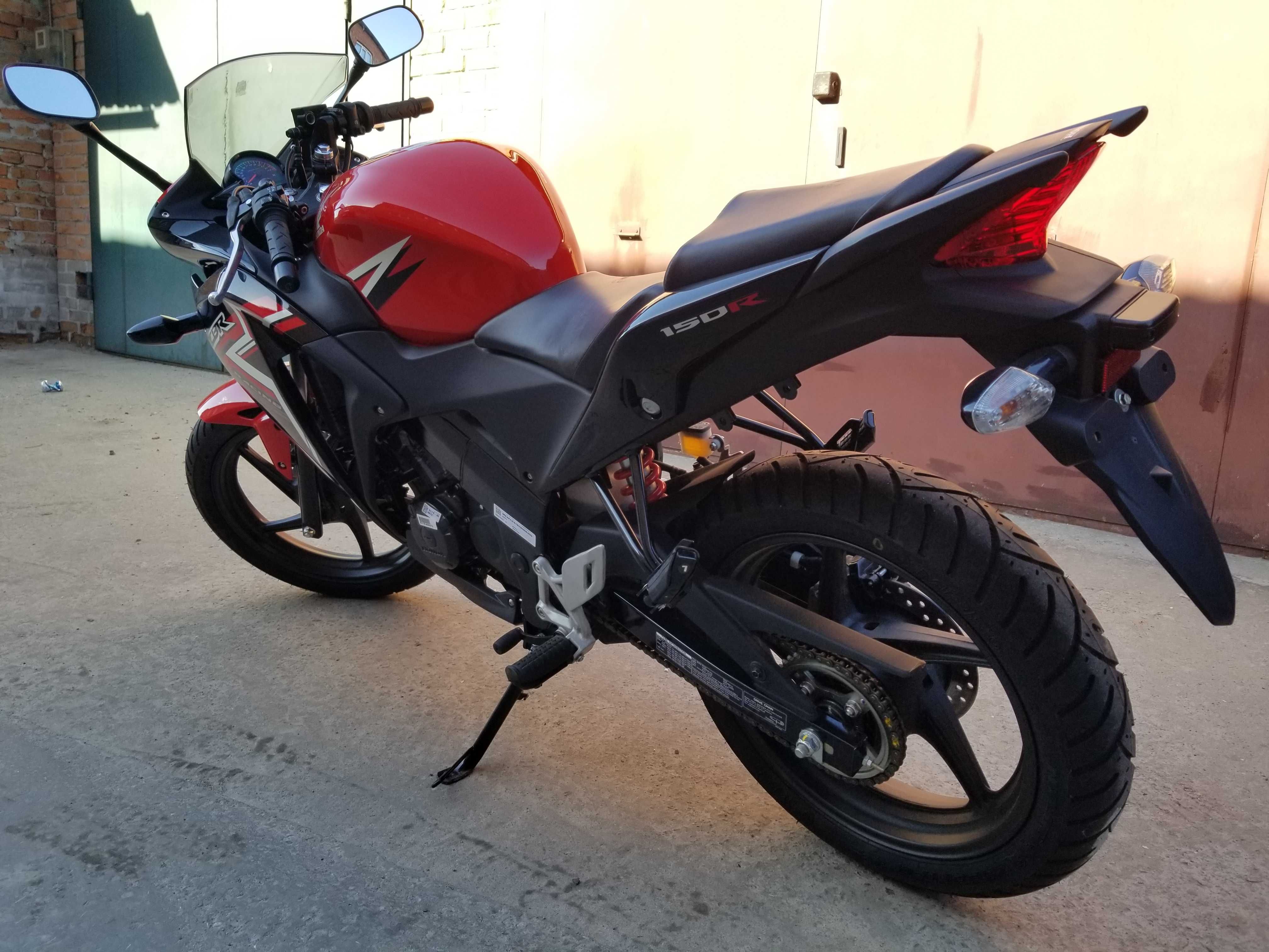 Мотоцикл Honda CBR 150 R