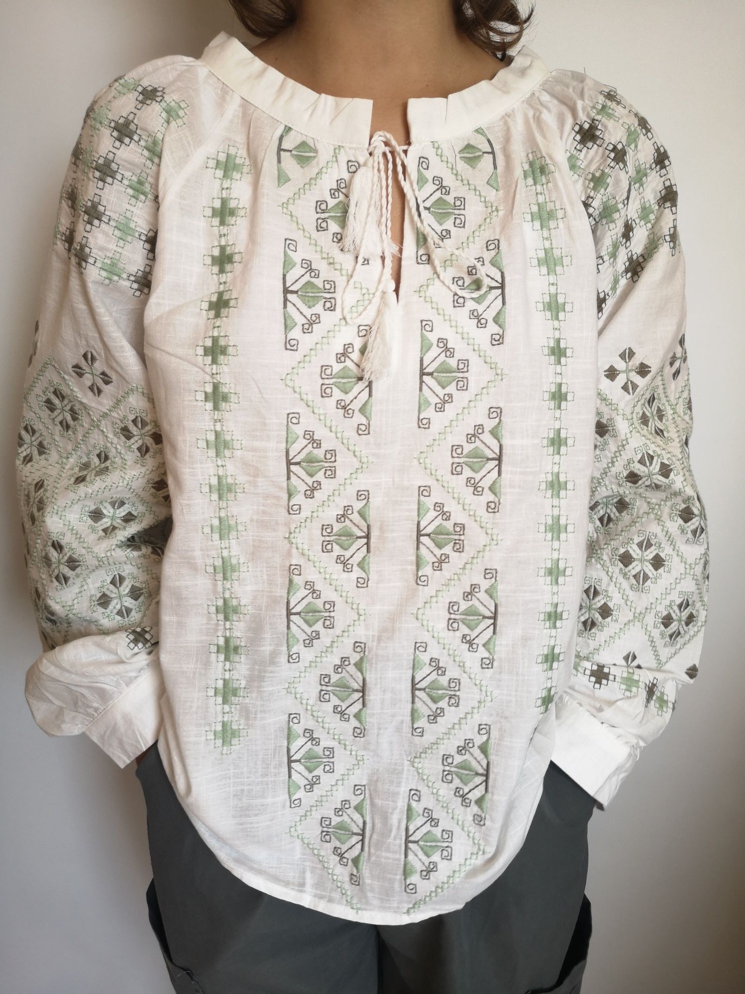 Жіноча вишиванка S, M, L, XL
