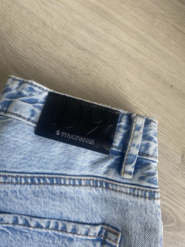 Jeansy straight D98 stradivarius