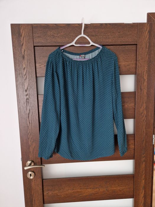 Zielona lekka bluzka w białe kropki 42