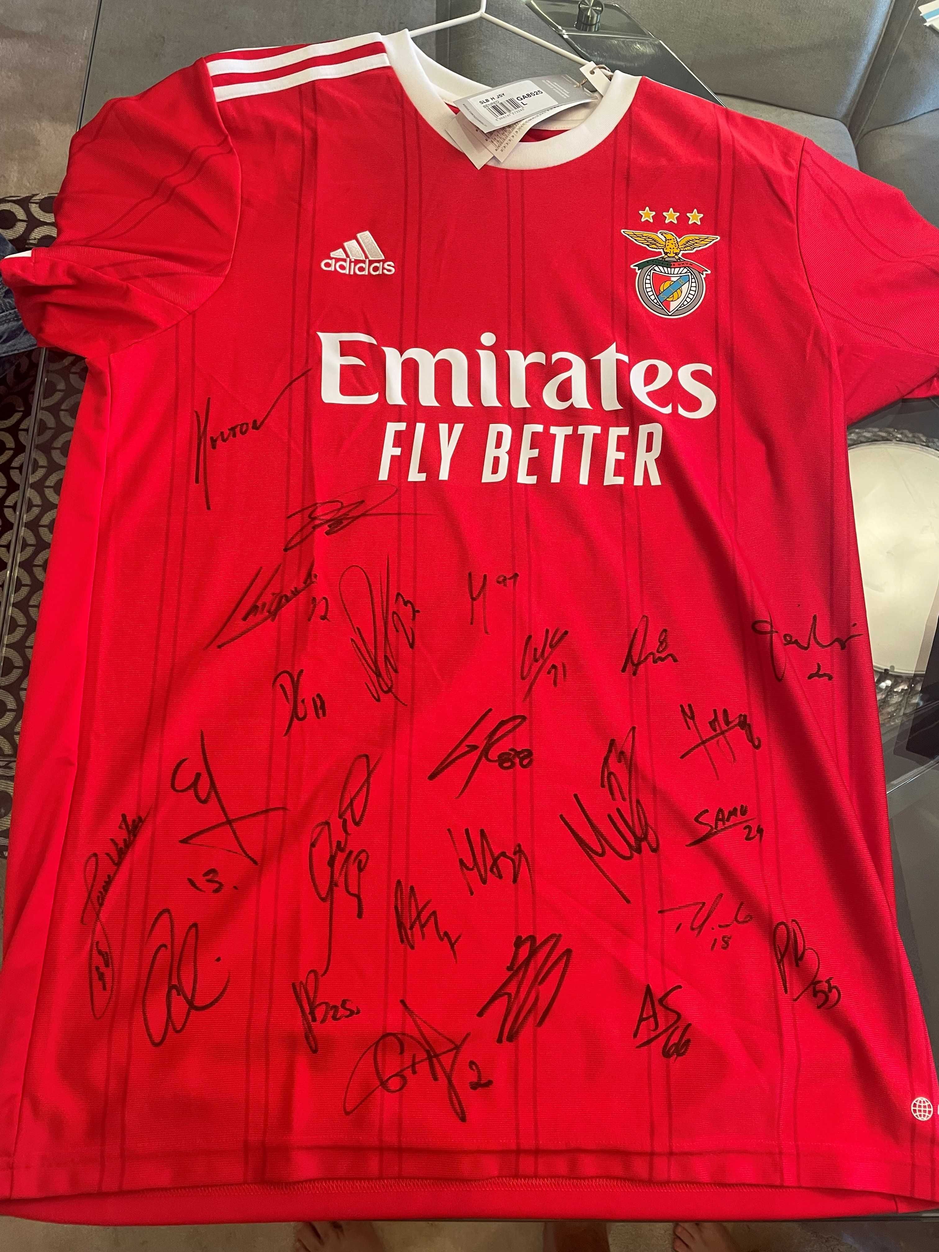 Camisola Oficial Benfica 2022/23 Autografada pelo plantel