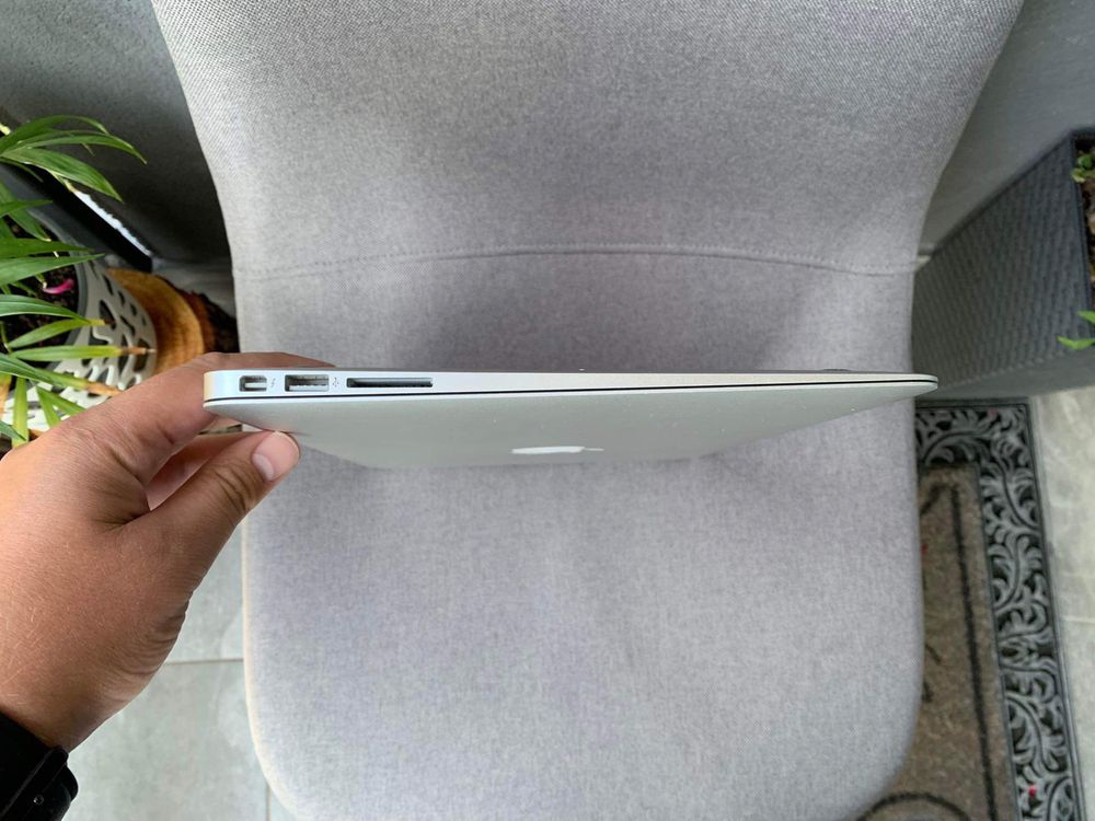 Cieniutki MacBook A1466/Intel Core I5/8GB/HDD 250GB/Piękny Egzemparz!