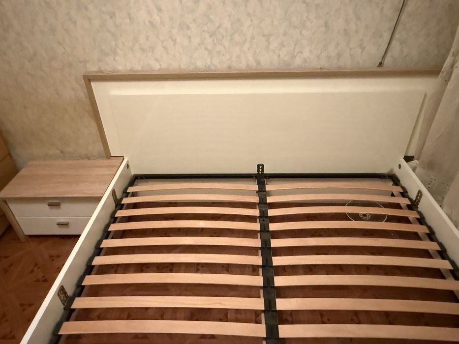 Двуспальная кровать