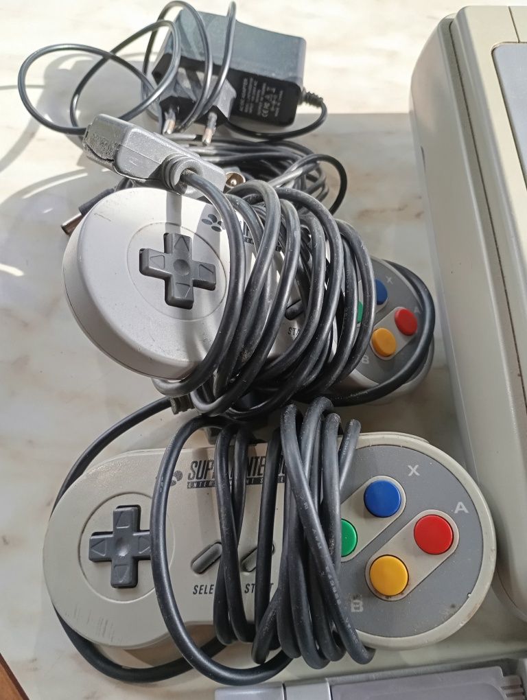 Vendo super nintendo com ótima conservação...