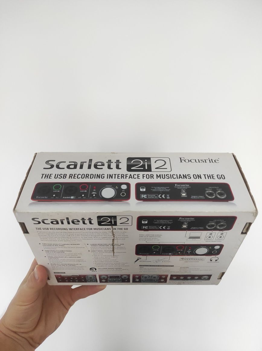 Focusrite Scarlett 2i2 
USB аудиоинтерфейс F