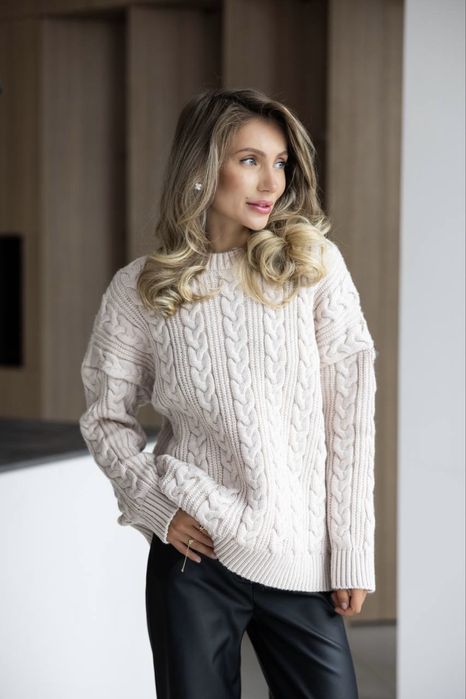 В’язаний светр.