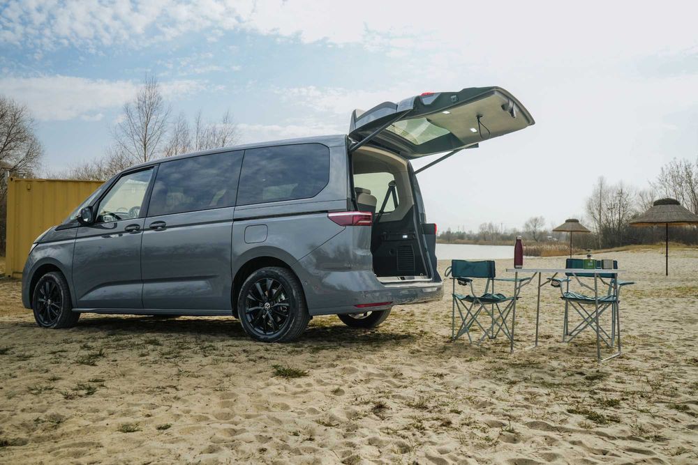 Wynajem busa Volkswagen Multivan 150KM 2.0TDI DSG 7-osobowy