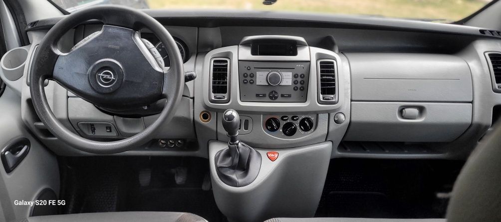 Sprzedam Vivaro 9-cio osobowe
