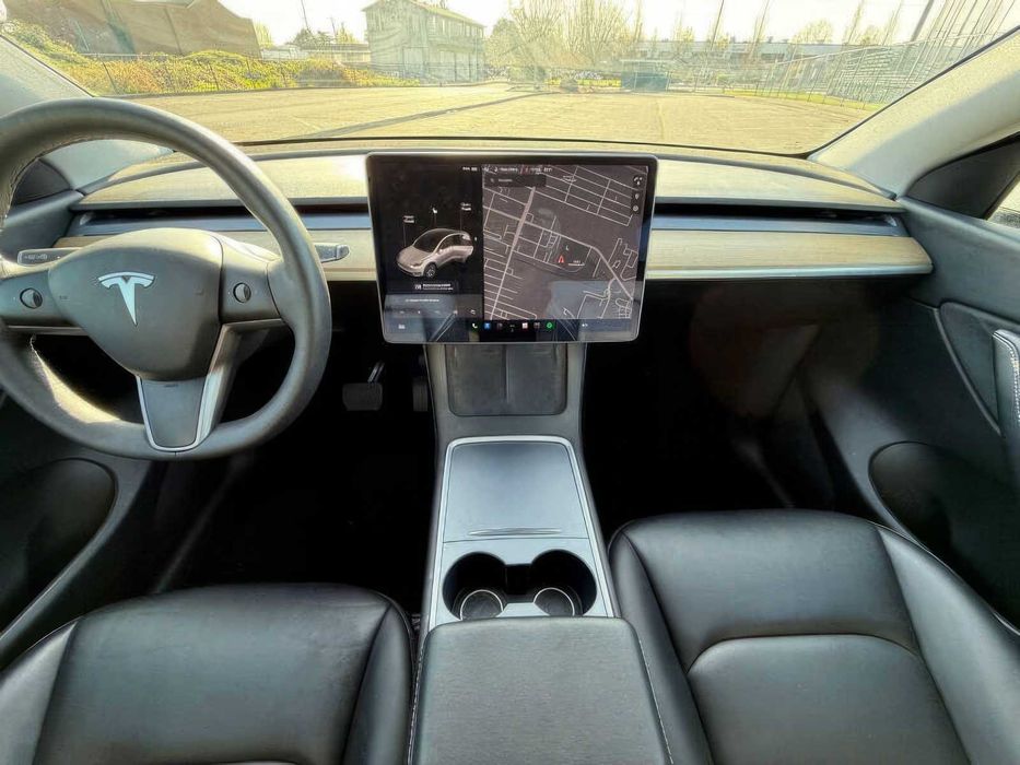 Tesla Model Y Long Range      2021