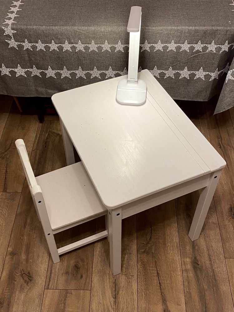 Biurko SUNDVIK IKEA zestaw krzeselko lampka