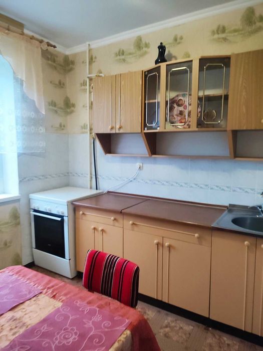 2 кімнатна, Бажана 5а, ГАЗ, тихий двір, метро Харківська -5хв пішки