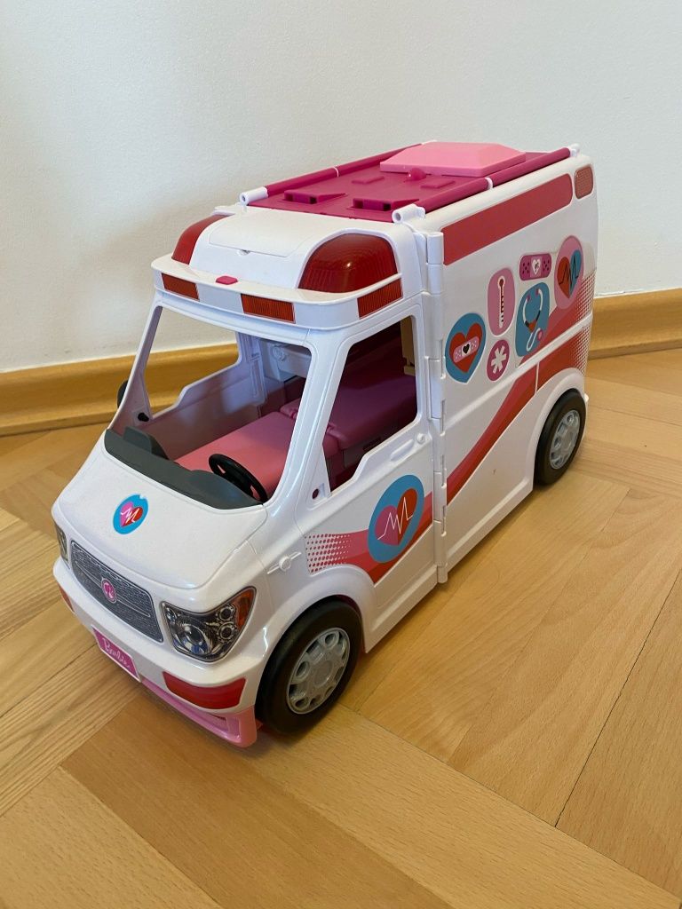 Karetka Barbie FRM 19 ze światłem i dźwiękiem Mattel mobilna klinika