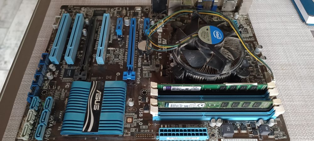 Материнська плата Asus P8Z68-V LX, s1155 + intel core 2500k 3.3МГц