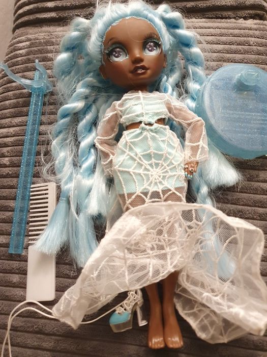 Robin Sterling Rainbow High