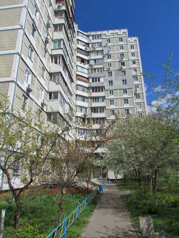 Продаж 3-к квартири  Харківське шосе,  180/21  /єВідновлення /