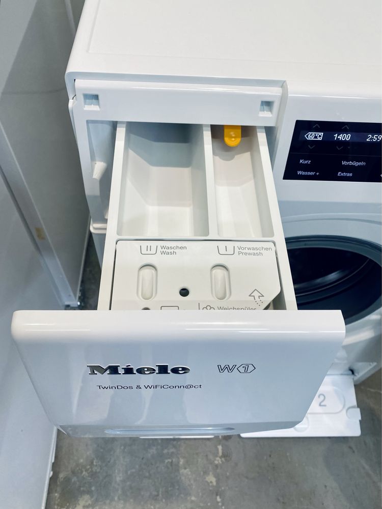 Пральна машина Miele WCE670wcs