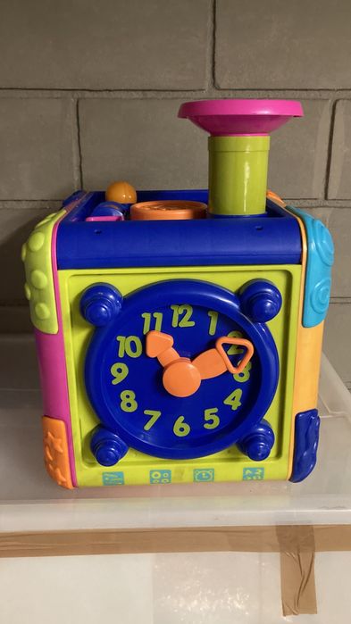 Cubo de actividades para criança