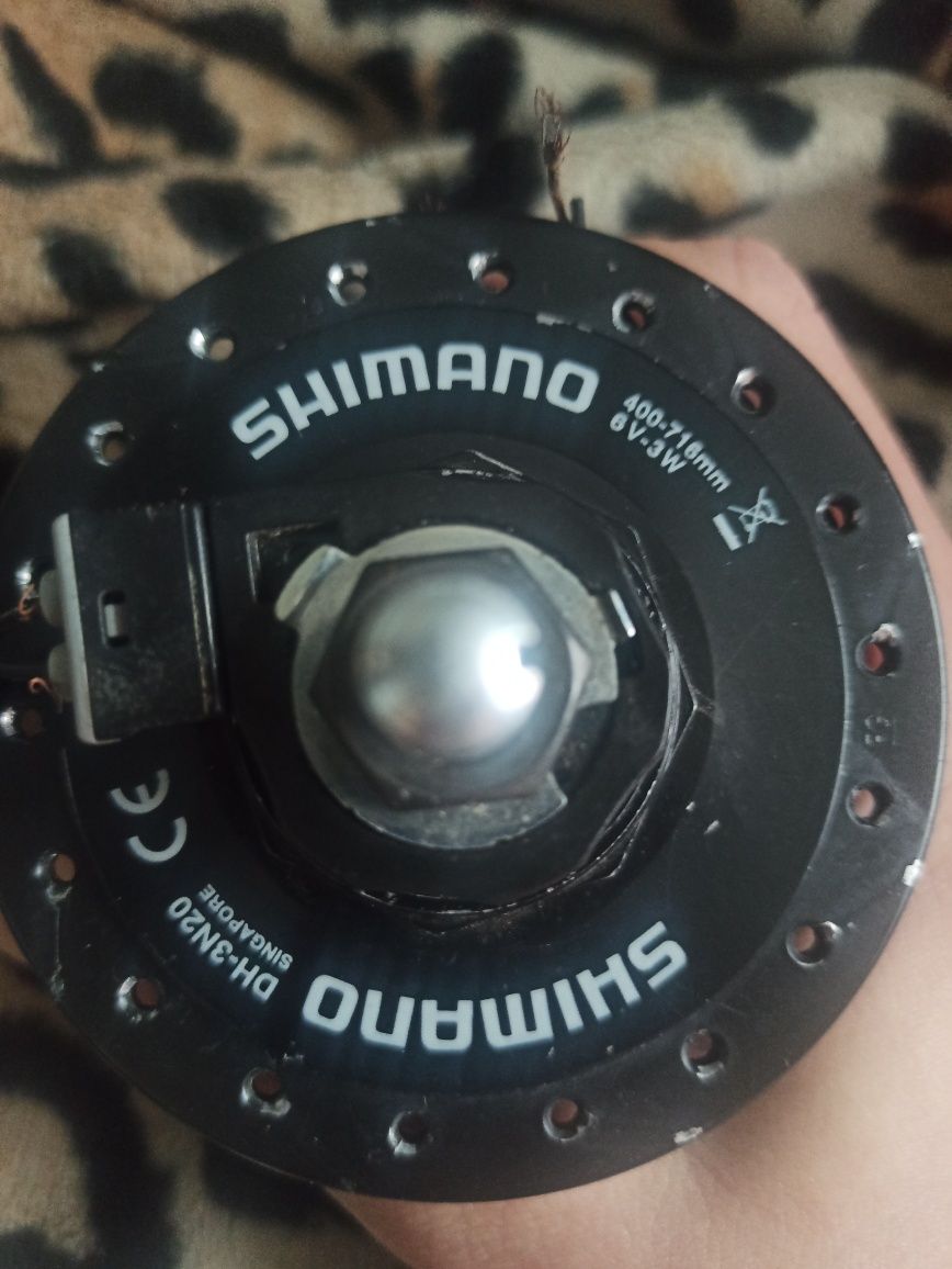 Динамо втулка Shimano