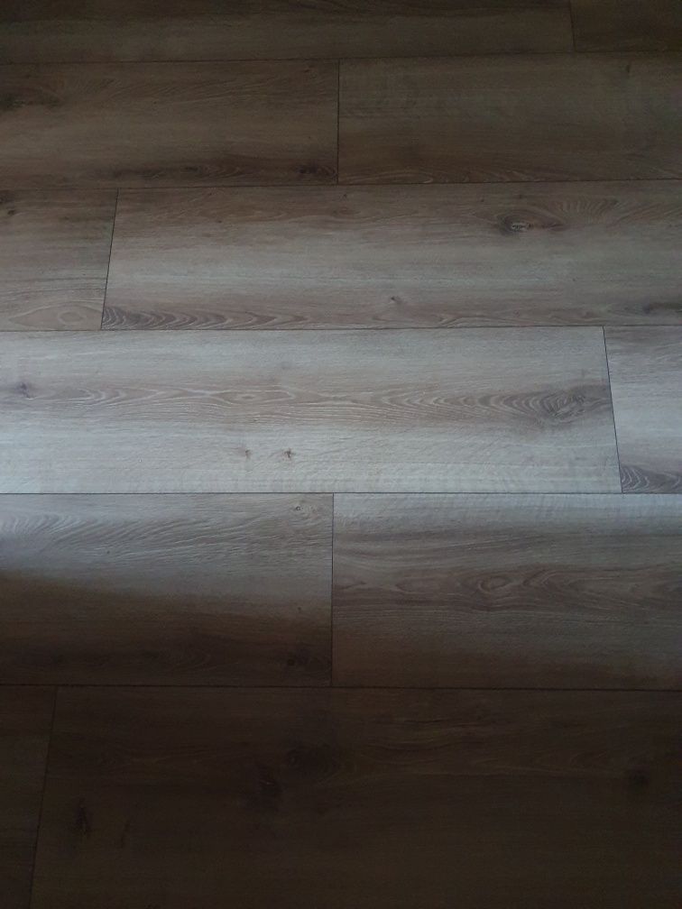 Panele podłogowe 8mm ac5 uszkodzone i pocięte + 5 całych desek = 8 m2