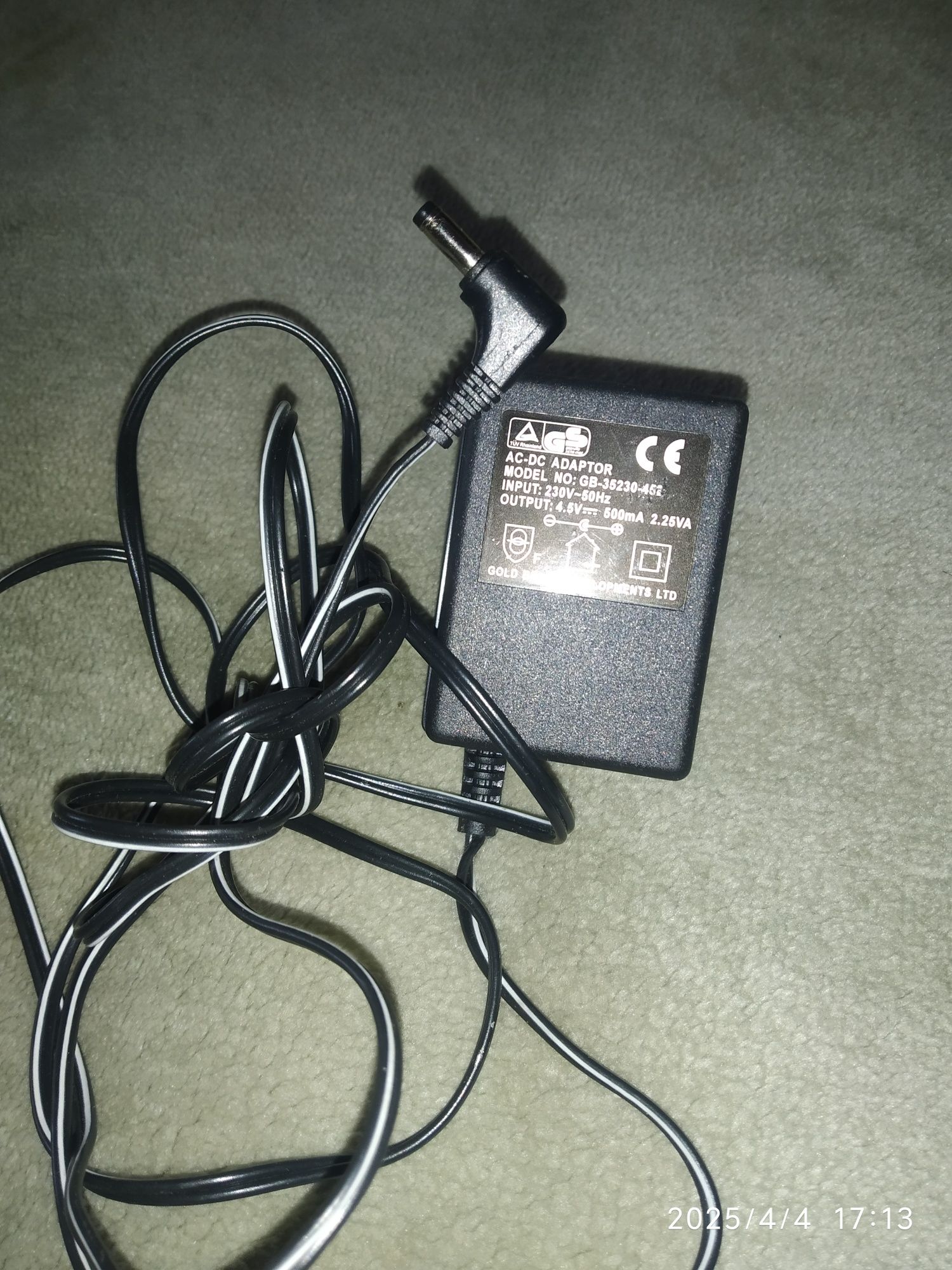 Адаптер,блок питания на 4.5v и 500 mA