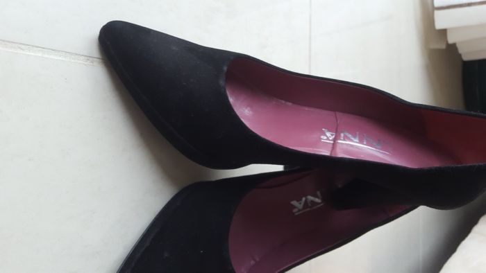 Sapatos de salto alto em bico