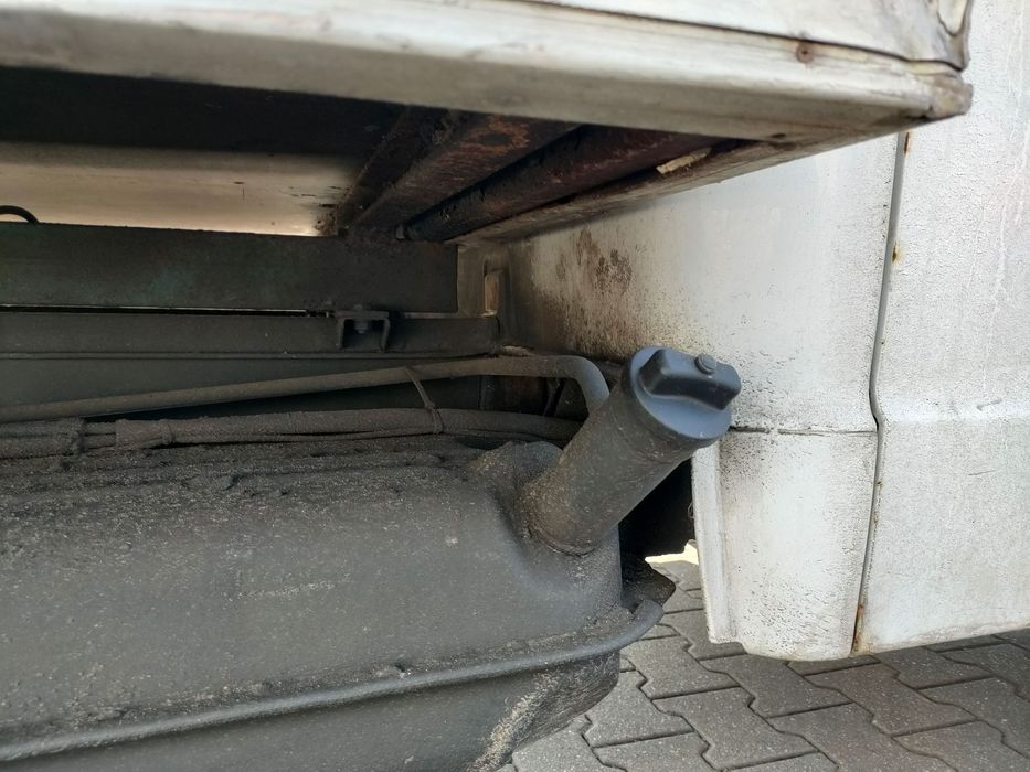 Mercedes Kaczka 310D Kontener wspomaganie kierownicy zdrowy