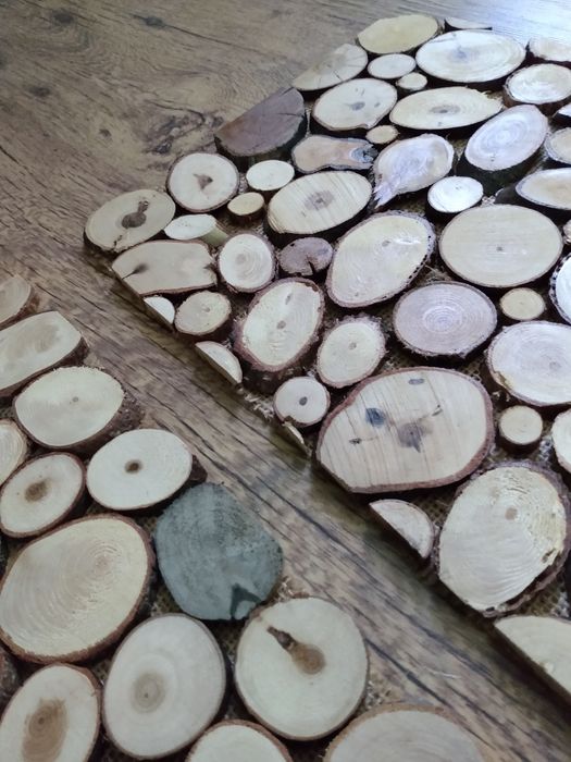 Podkładka drewniana pod talerz z krążków drewna
