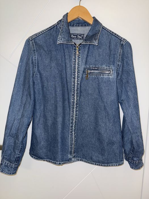 Джинсова куртка на молнії