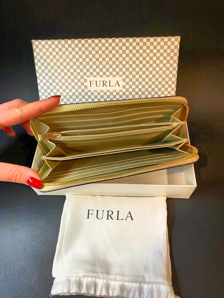 Кошелек женский итальянского бренда Furla из натуральной кожи