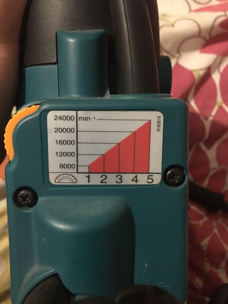 Фрезер Makita RP1110C