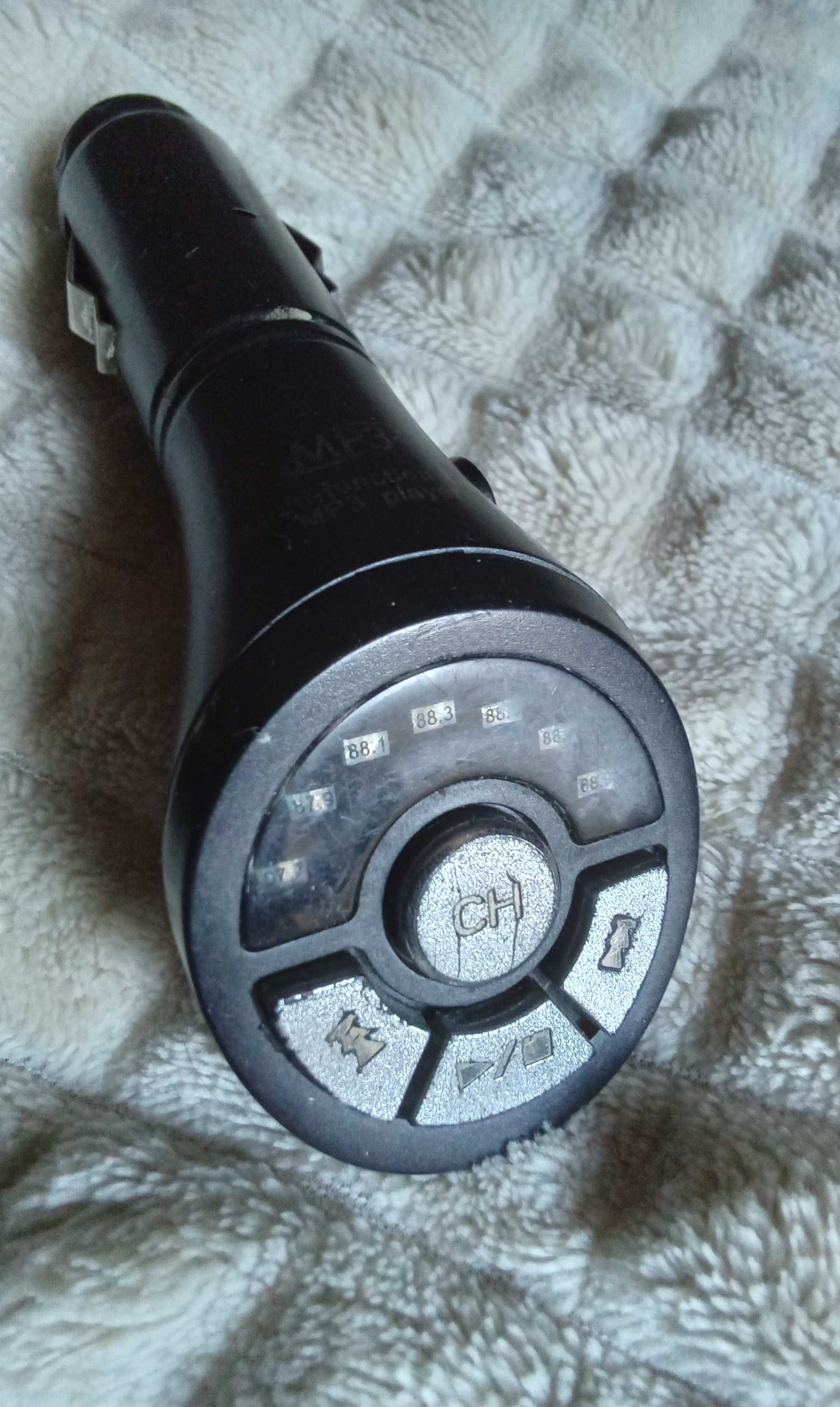 Automobilowy  MP3 FM modulator,Multi-function car MP3 player
