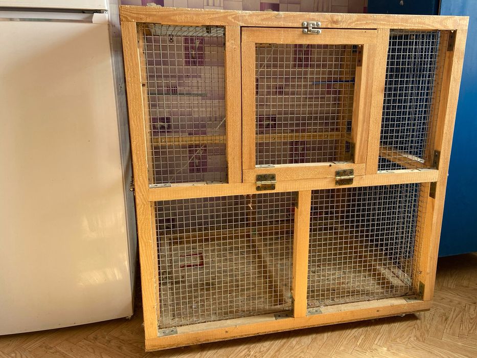 Продам деревʼянмй вольер  80х80см