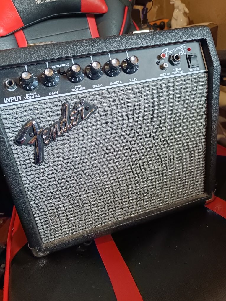Комбо підсилювач Fender frontman 15g